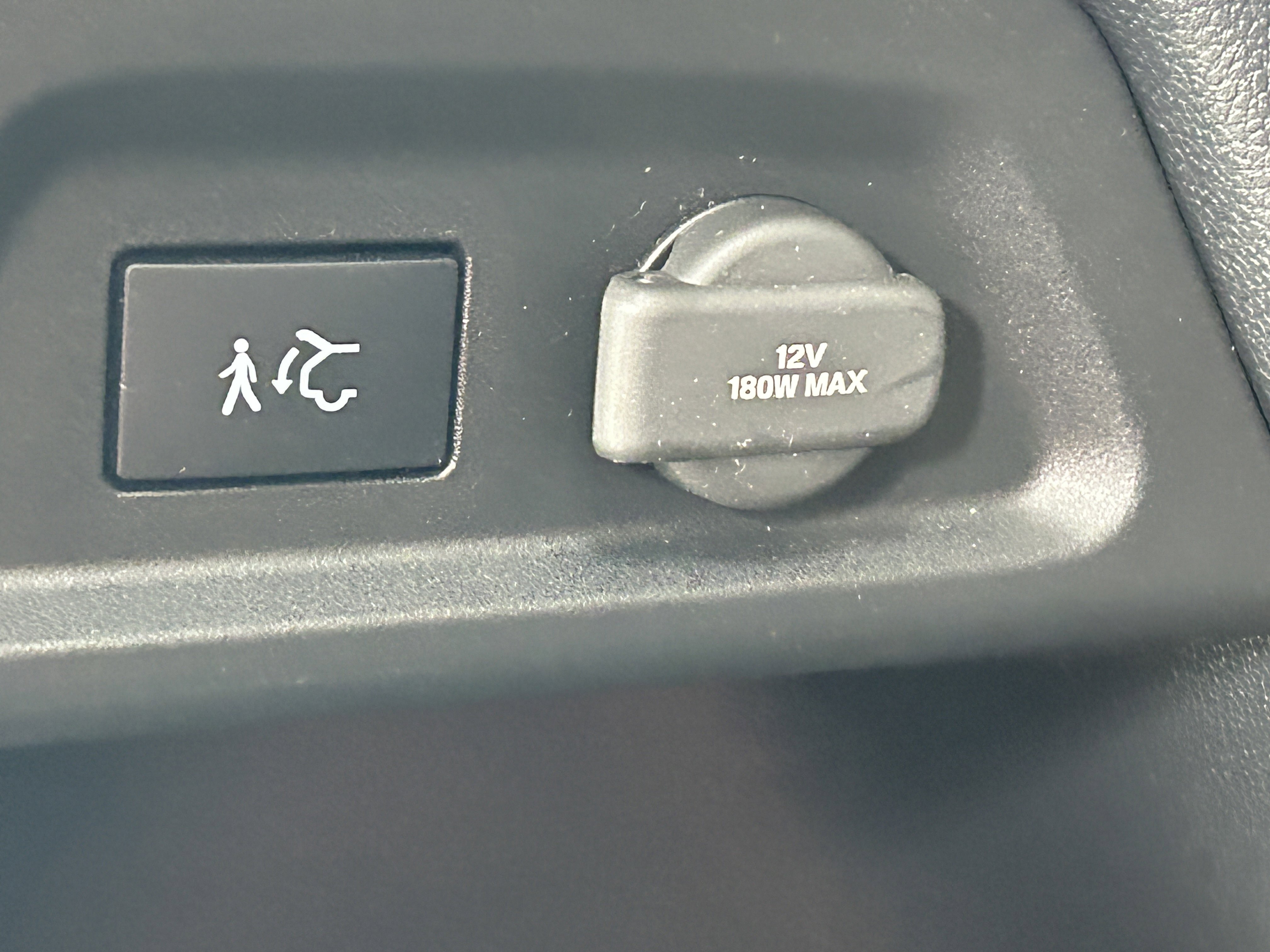 Used 2025 Honda Pilot Touring image 7