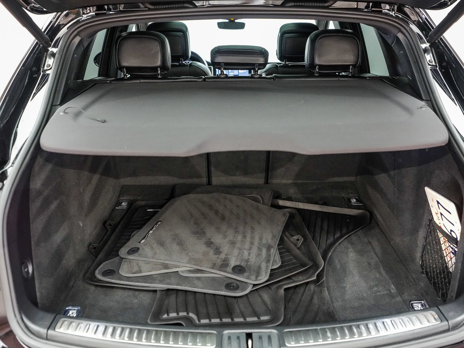 Certified 2024 Porsche Macan AWD/4WD image 29