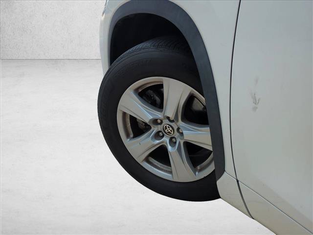 Used 2021 Toyota Highlander L FWD image 10