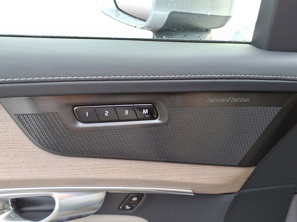 New 2026 Volvo XC90 B6 Plus w/ Protection Package Premier image 12