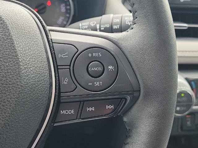 Used 2021 Toyota RAV4 XLE Premium image 27