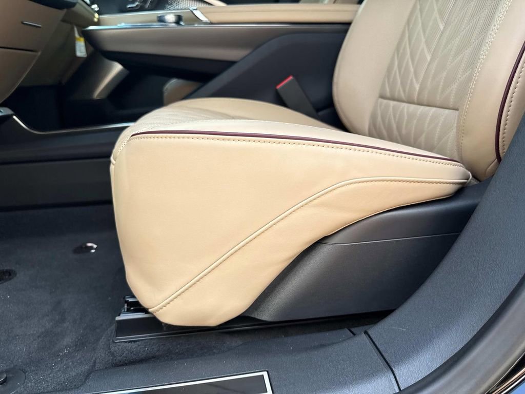 New 2025 Cadillac Lyriq Sport w/ Nappa Leather Package image 20