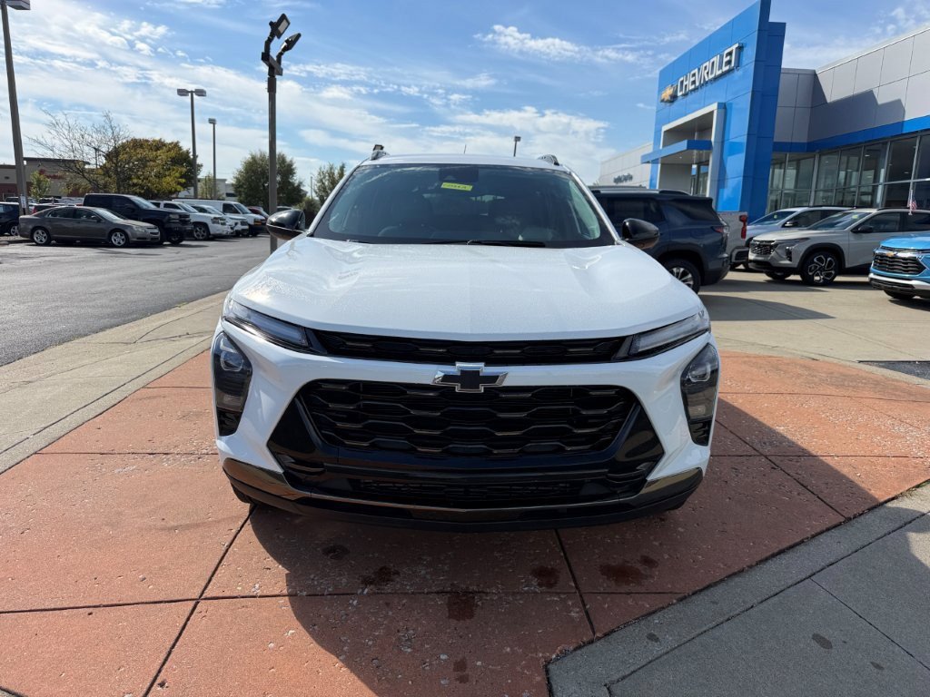 Used 2025 Chevrolet Trax ACTIV w/ Driver Confidence Package FWD image 2