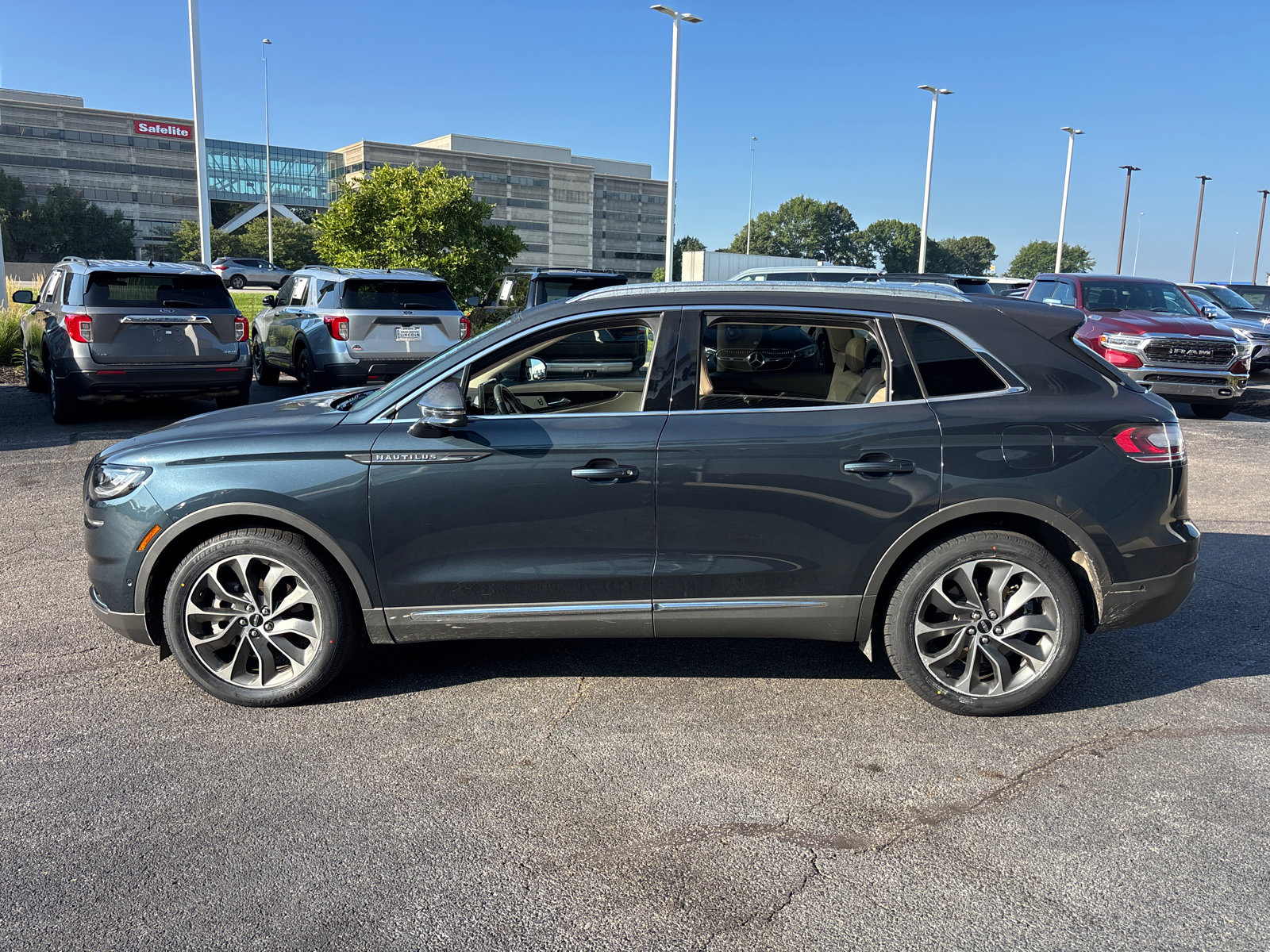 Certified 2023 Lincoln Nautilus Reserve w/ Equipment Group 201A AWD/4WD image 4