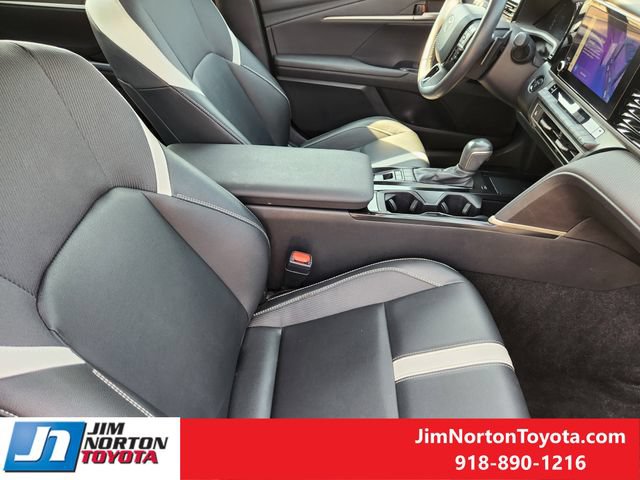 Used 2025 Toyota Camry SE FWD image 14