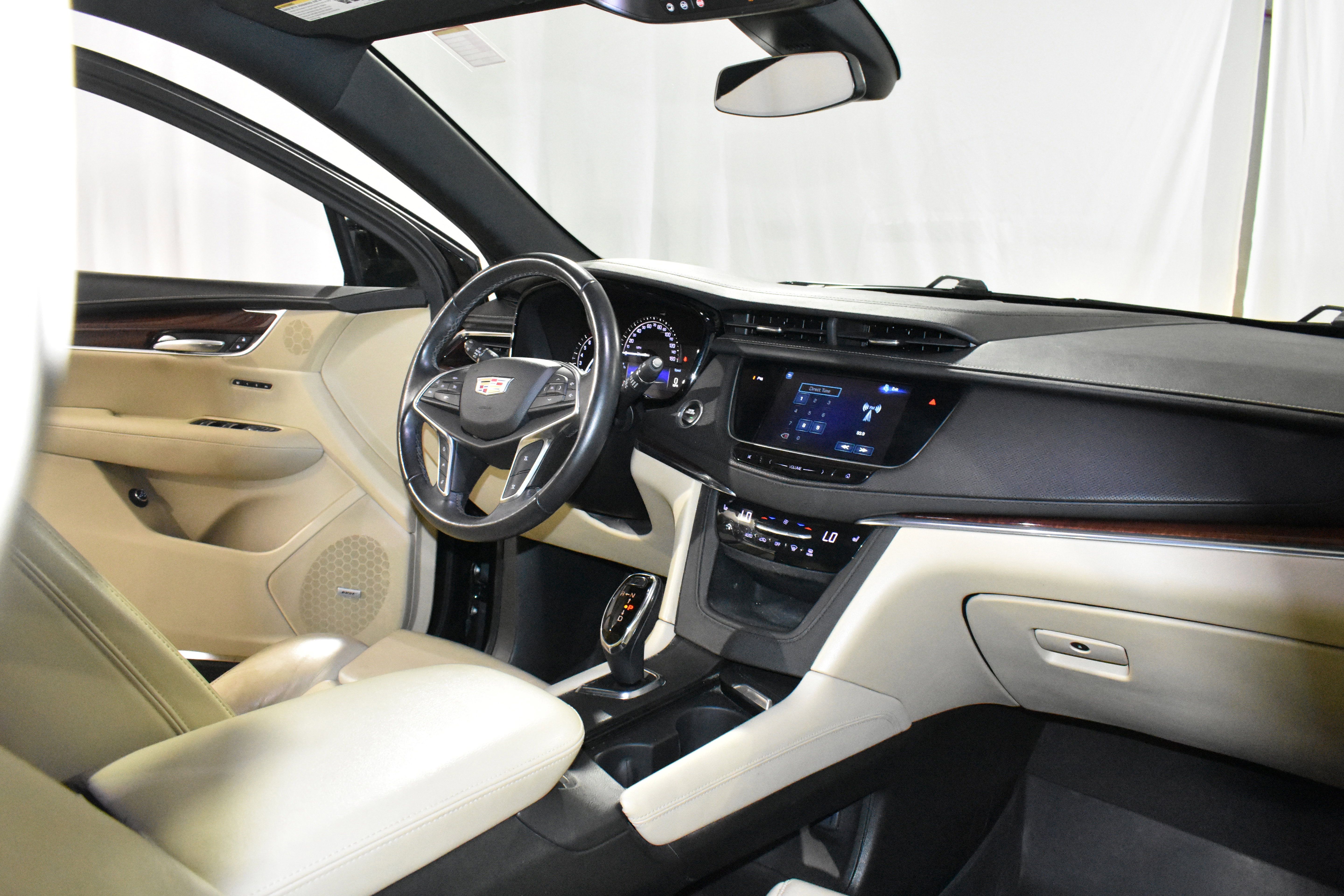 Used 2017 Cadillac XT5 Luxury w/ Driver Awareness Package FWD image 31