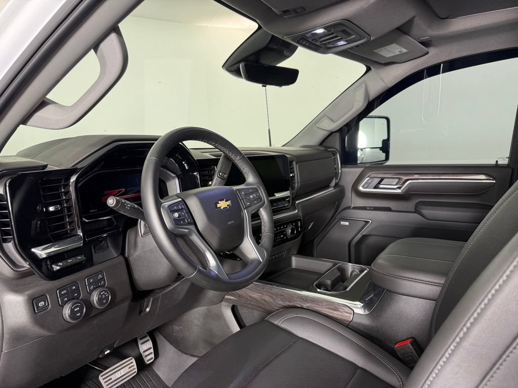 Used 2025 Chevrolet Silverado 2500 LTZ w/ LTZ Premium Package AWD/4WD image 4