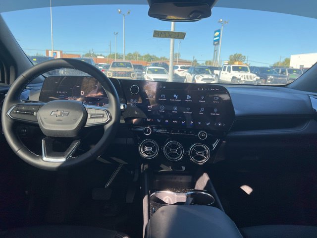 Used 2025 Chevrolet Blazer EV LT FWD image 30