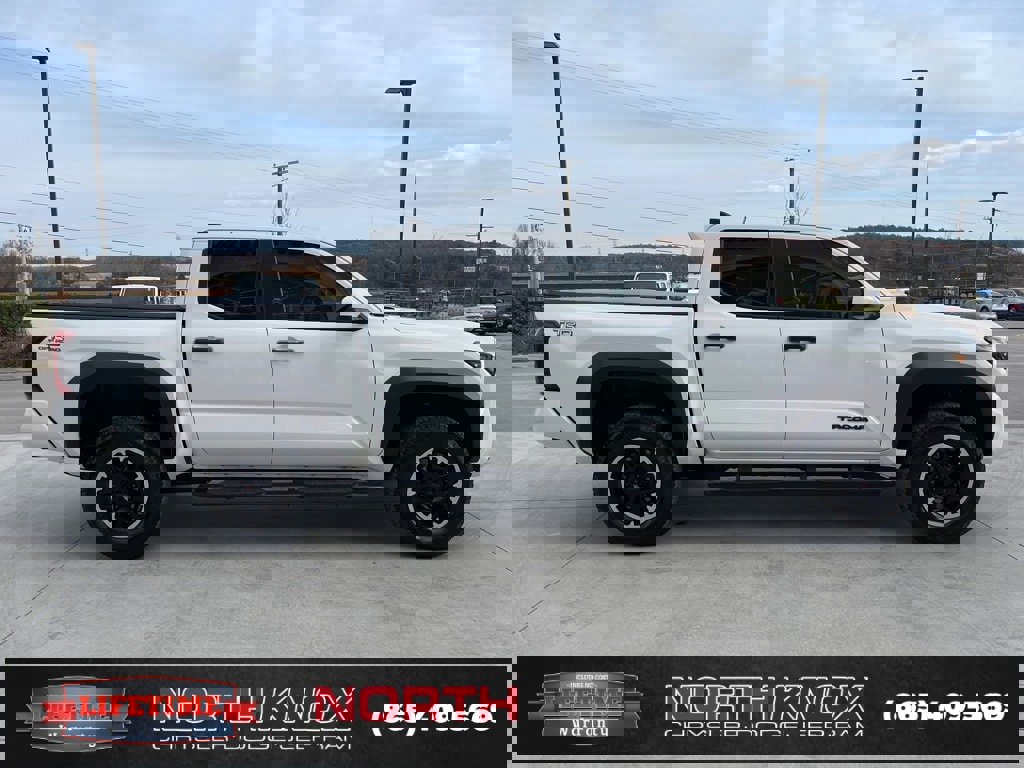 Used 2024 Toyota Tacoma TRD Off-Road image 21