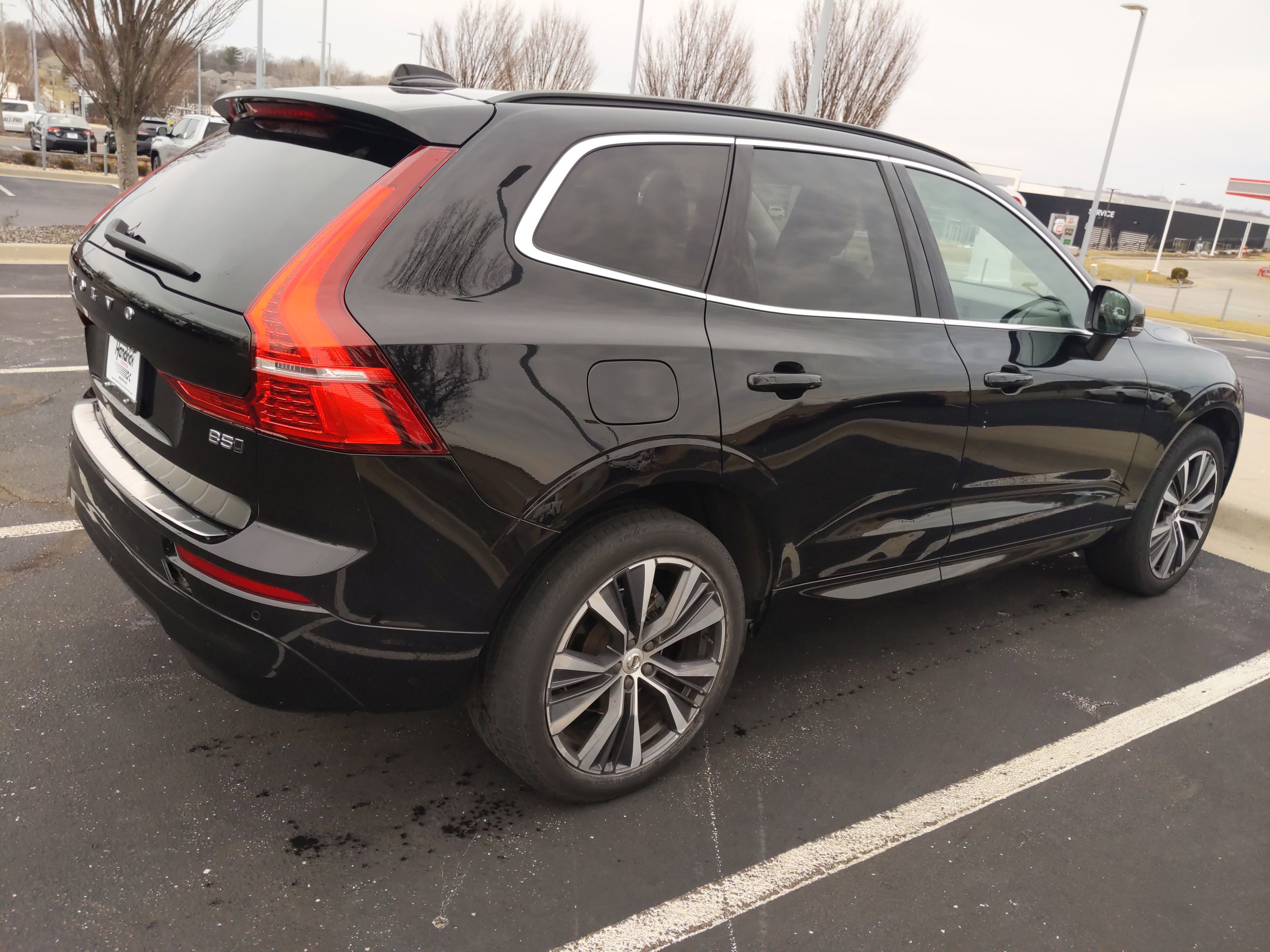 Used 2022 Volvo XC60 B5 Momentum w/ Protection Package Premier image 10