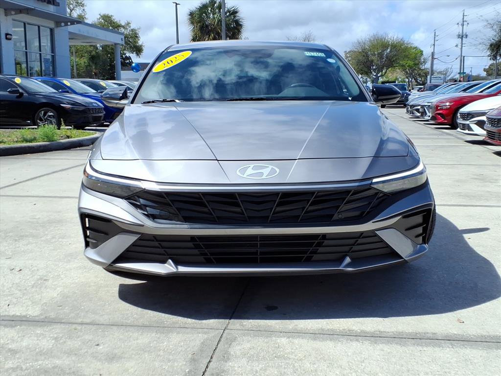 Used 2025 Hyundai Elantra Sport video 2