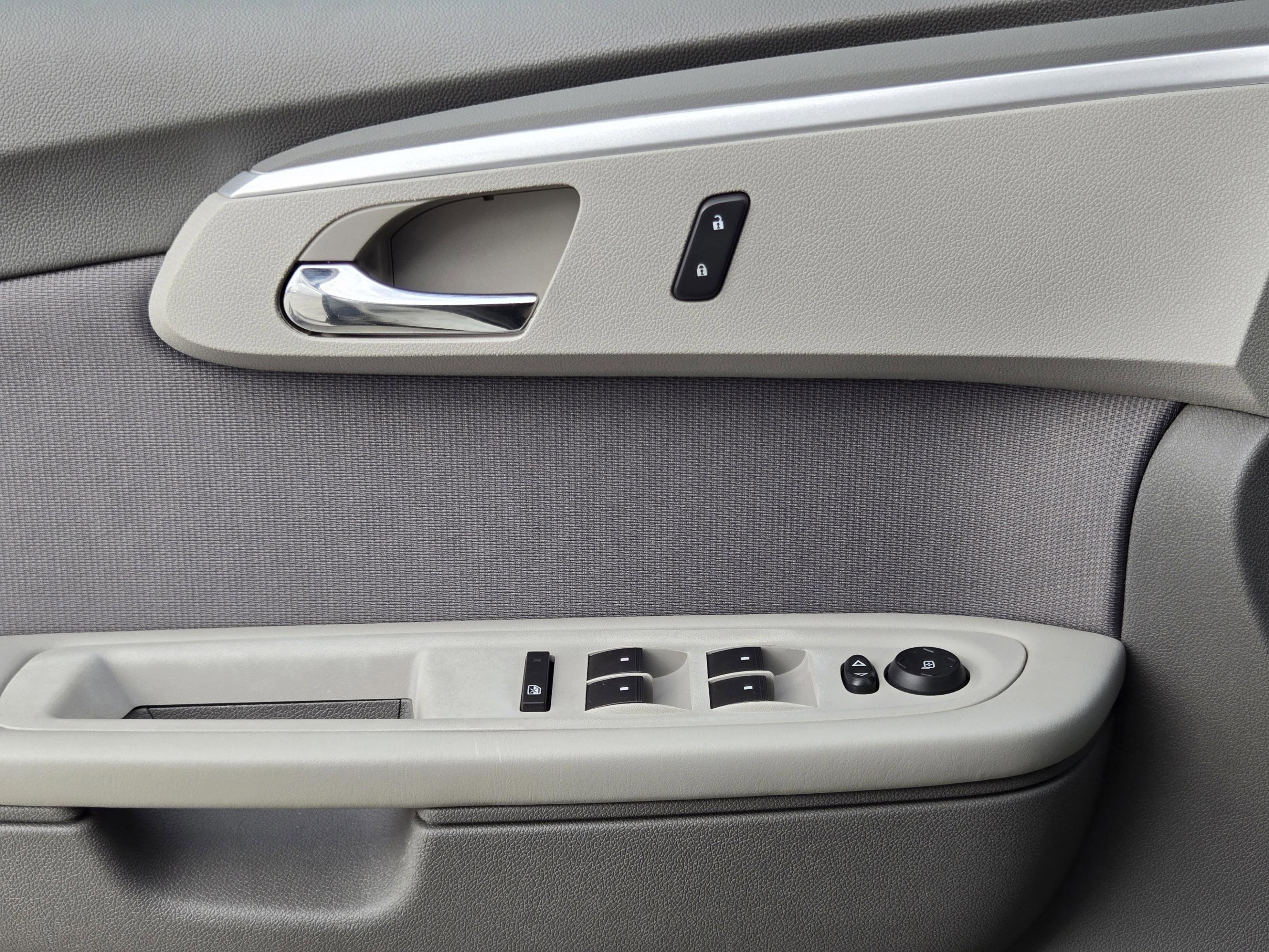 Used 2012 Chevrolet Traverse LS FWD image 18