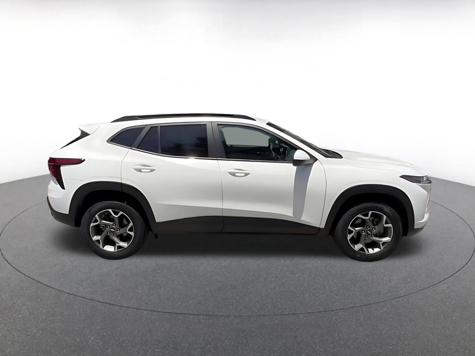 Used 2025 Chevrolet Trax LT FWD image 15