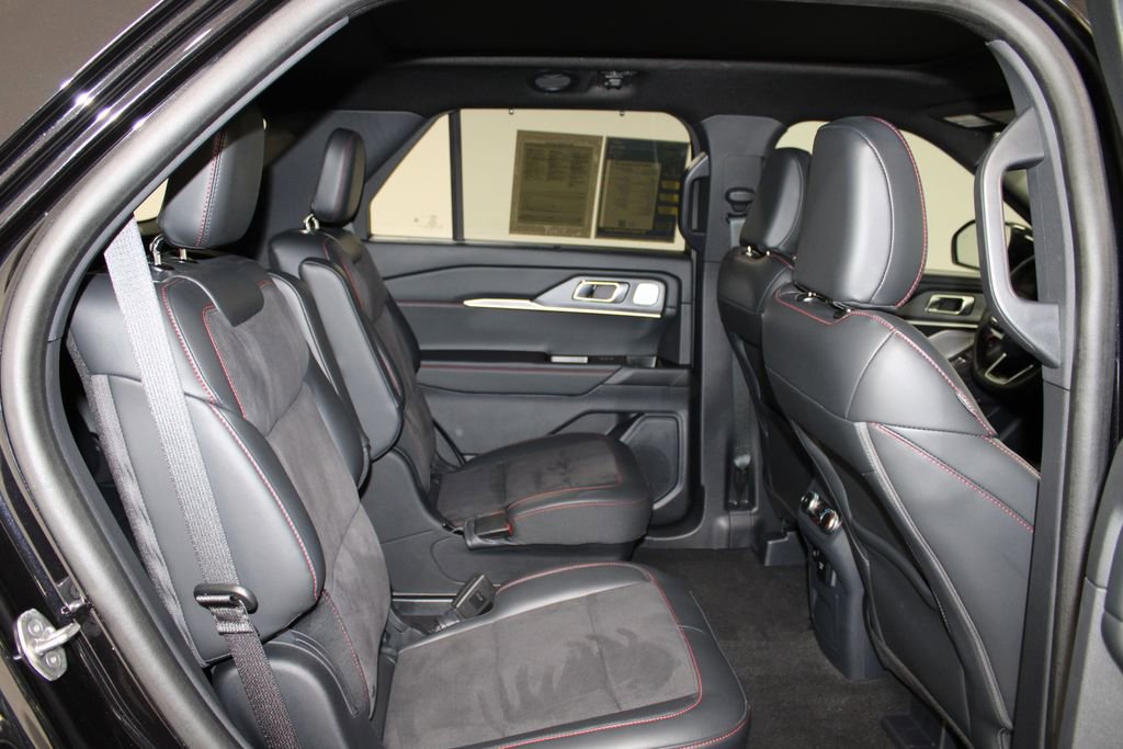 Used 2025 Ford Explorer ST image 35