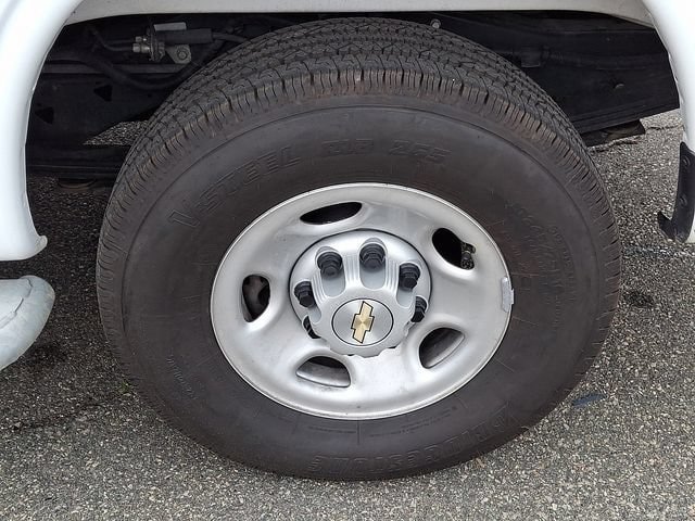 Used 2025 Chevrolet Express 2500 w/ Driver Convenience Package RWD image 15