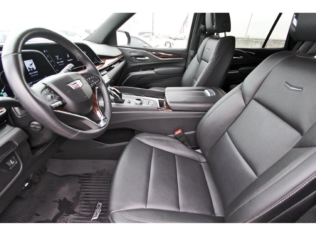 Certified 2024 Cadillac Escalade Luxury RWD image 6