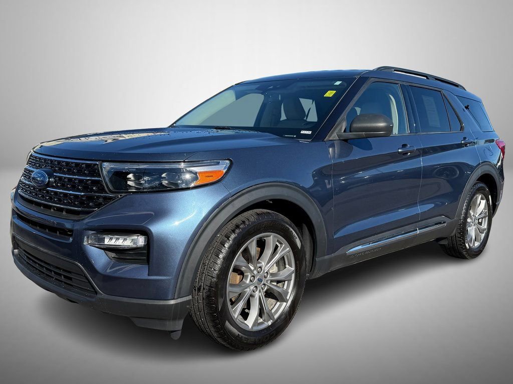 Used 2020 Ford Explorer XLT w/ Equipment Group 202A image 2