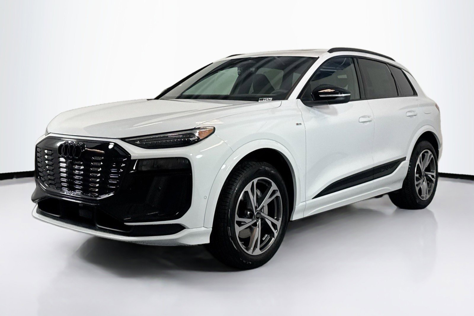New 2027 Audi Q6 e-tron Premium Plus AWD/4WD image 1