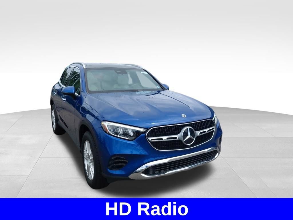 Used 2025 Mercedes-Benz GLC 300 4MATIC image 3