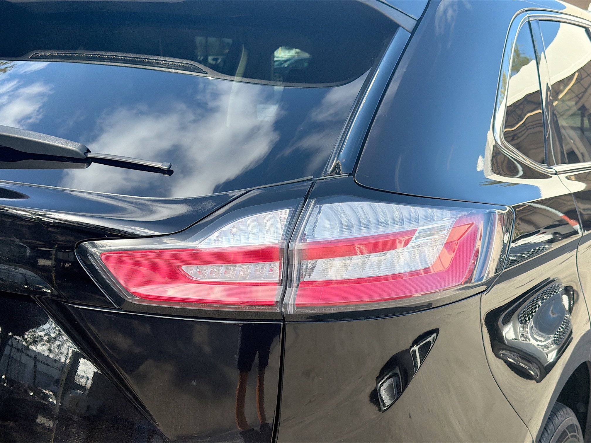 Used 2022 Ford Edge Titanium image 25