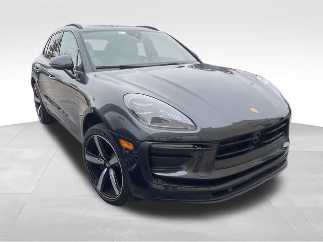 Used 2024 Porsche Macan image 1