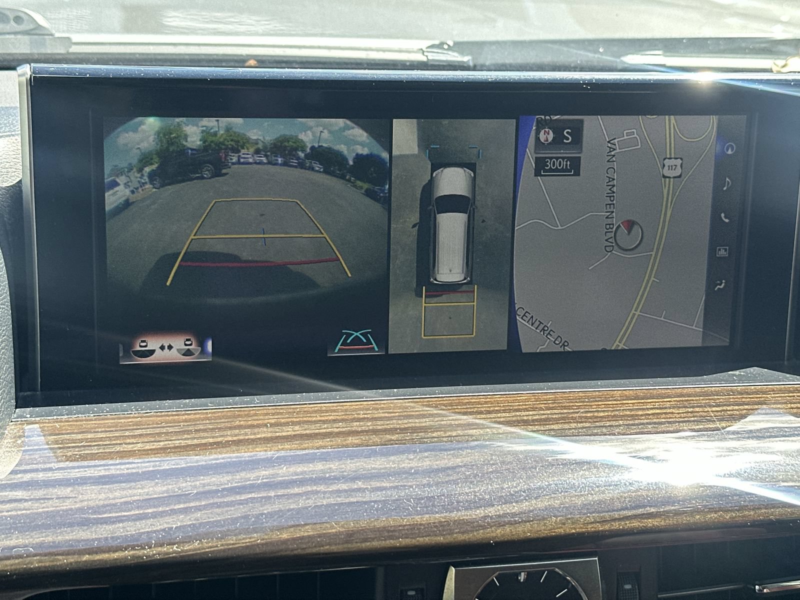 Used 2021 Lexus LX 570 4WD w/ Luxury Package image 27