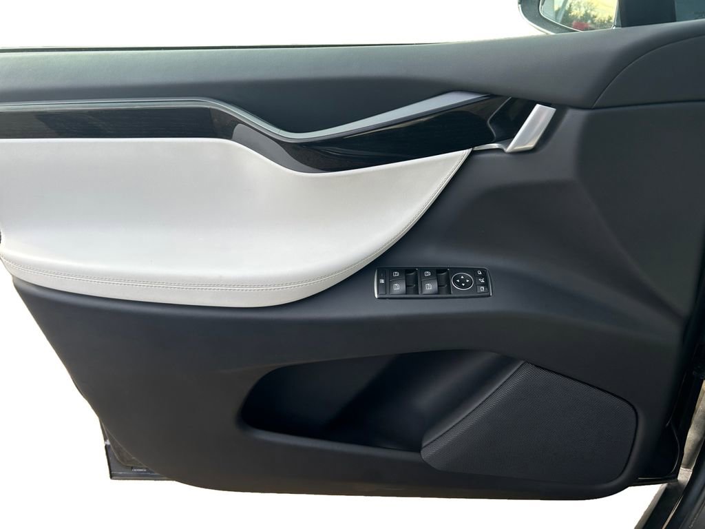 Used 2019 Tesla Model X Long Range image 17