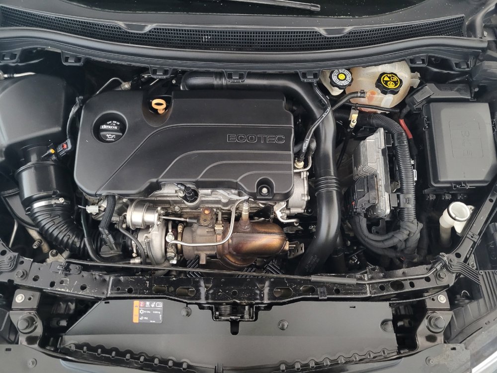 Used 2019 Chevrolet Cruze LT w/ RS Package FWD image 30
