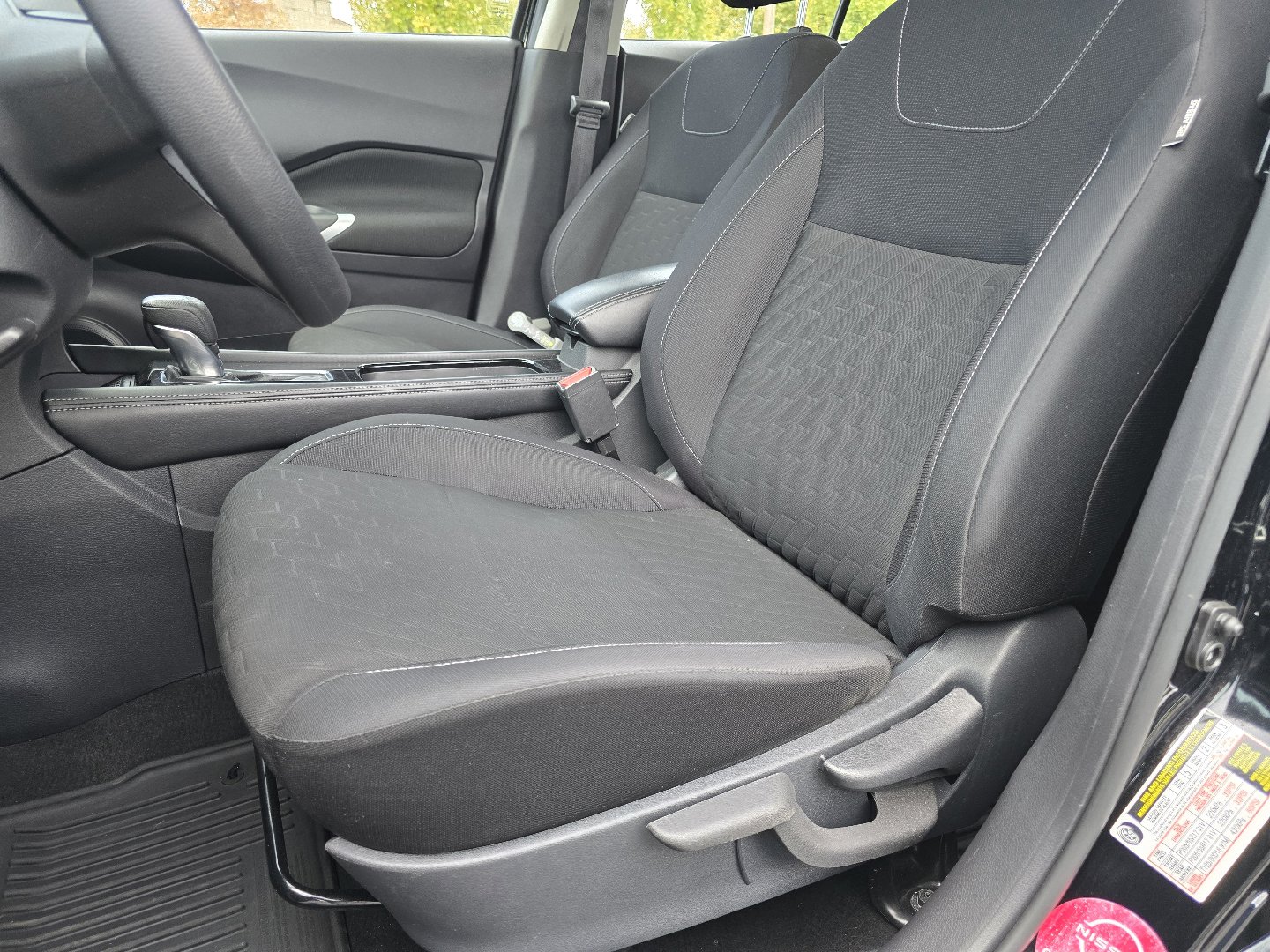 Used 2023 Nissan Kicks SV image 28