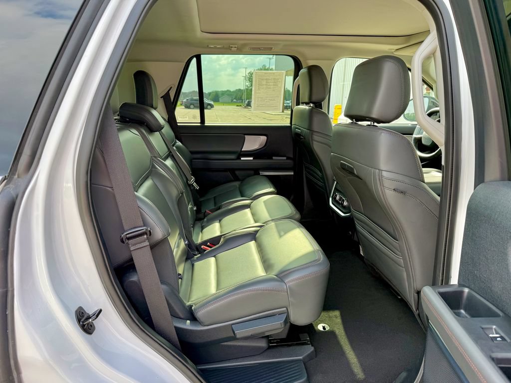Certified 2025 Ford Expedition Active AWD/4WD image 24