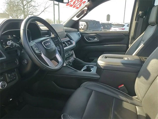 Used 2023 GMC Yukon SLT w/ SLT Premium Package image 17