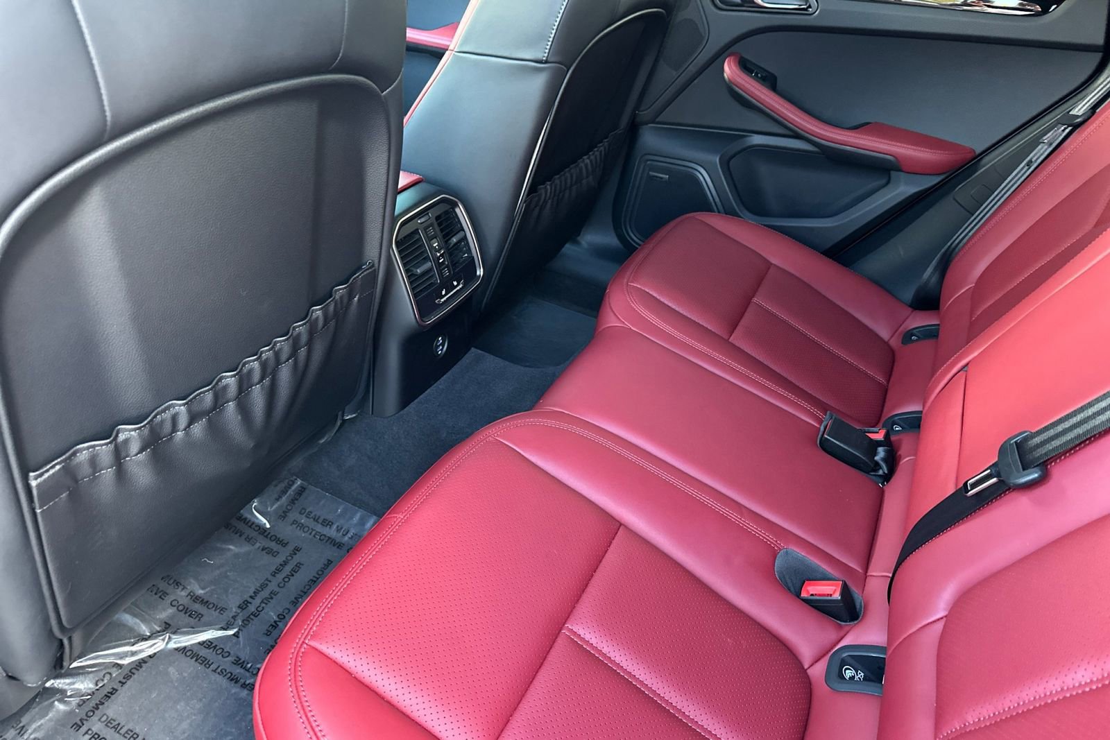 Used 2025 Porsche Macan image 15