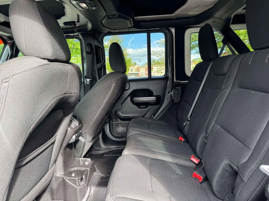 Used 2018 Jeep Wrangler Unlimited Sport S AWD/4WD image 14
