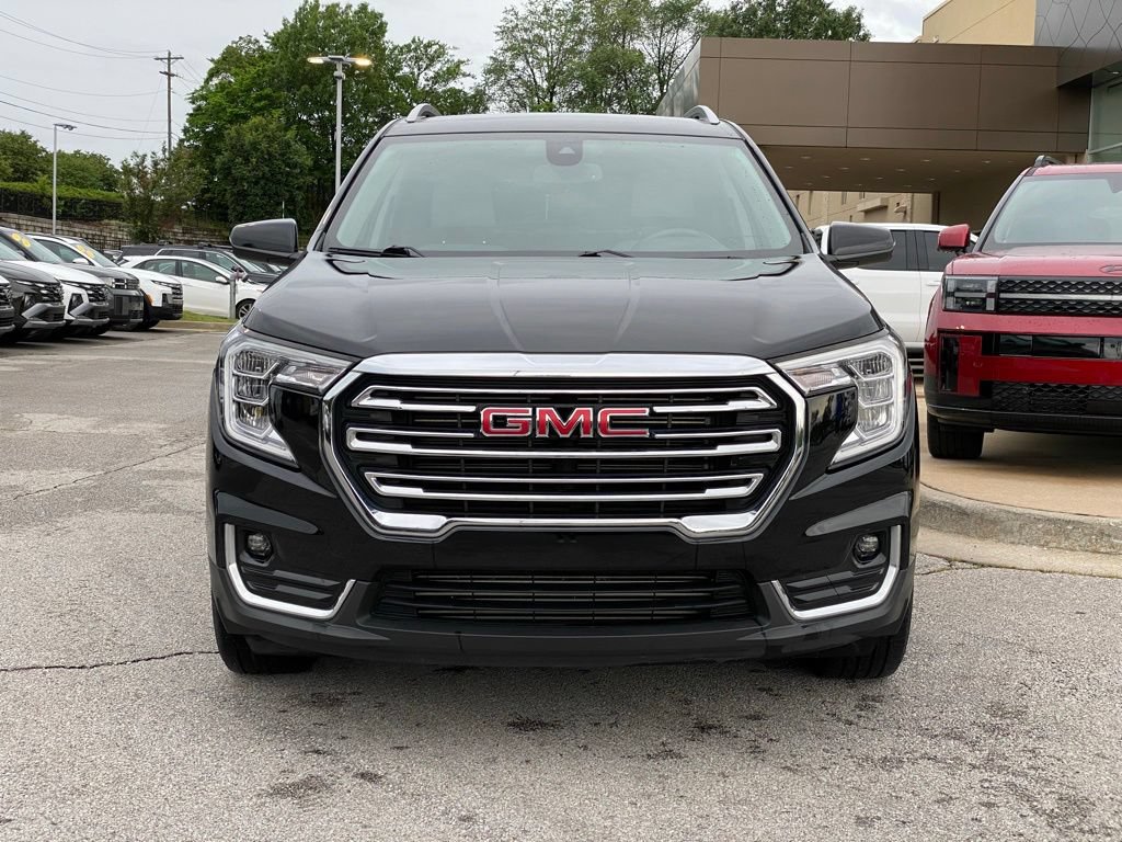 Used 2024 GMC Terrain SLT FWD image 2