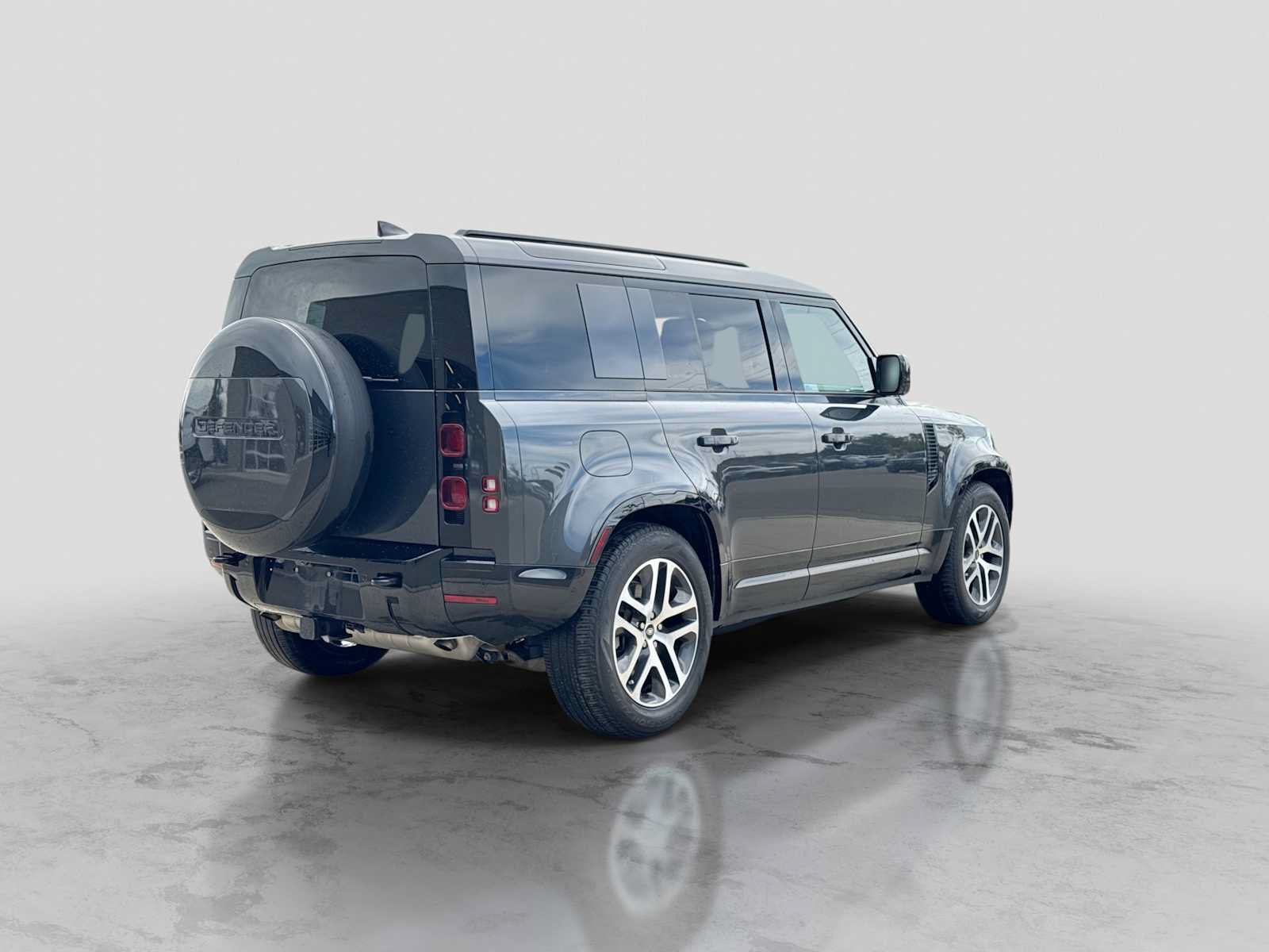 Used 2025 Land Rover Defender 110 X-Dynamic SE AWD/4WD image 6