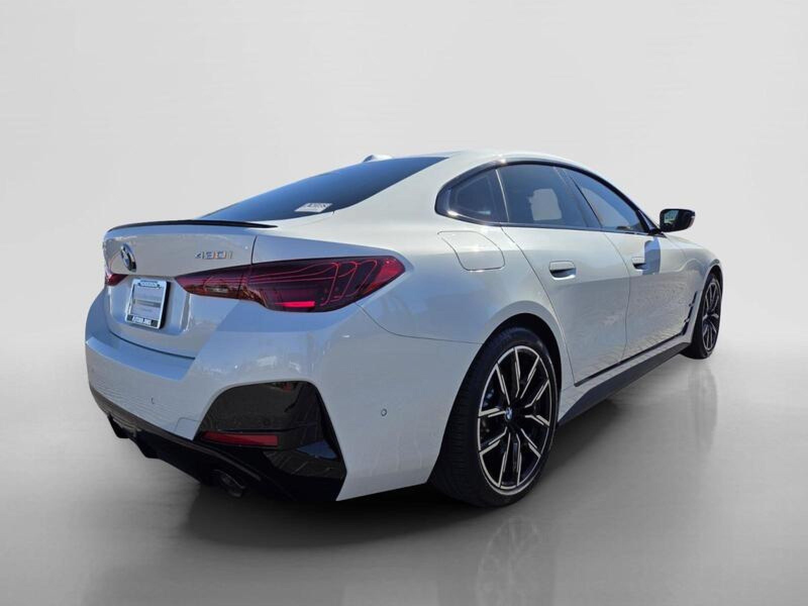 Used 2025 BMW 430i w/ M Sport Package RWD image 5