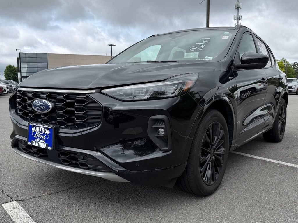 Used 2024 Ford Escape ST-Line Elite w/ Premium Technology Package AWD/4WD image 3