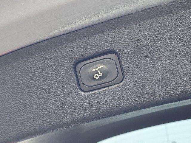 Used 2022 Ford Edge Titanium w/ Equipment Group 301A AWD/4WD image 10