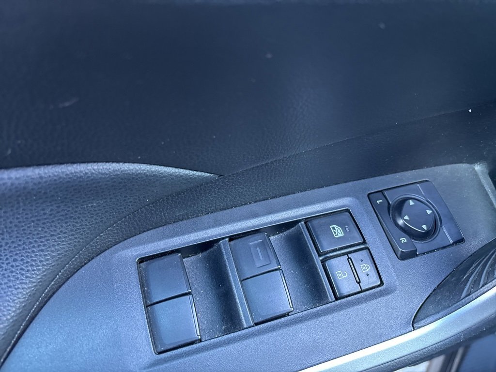 Used 2021 Toyota RAV4 XLE w/ Convenience Package image 25