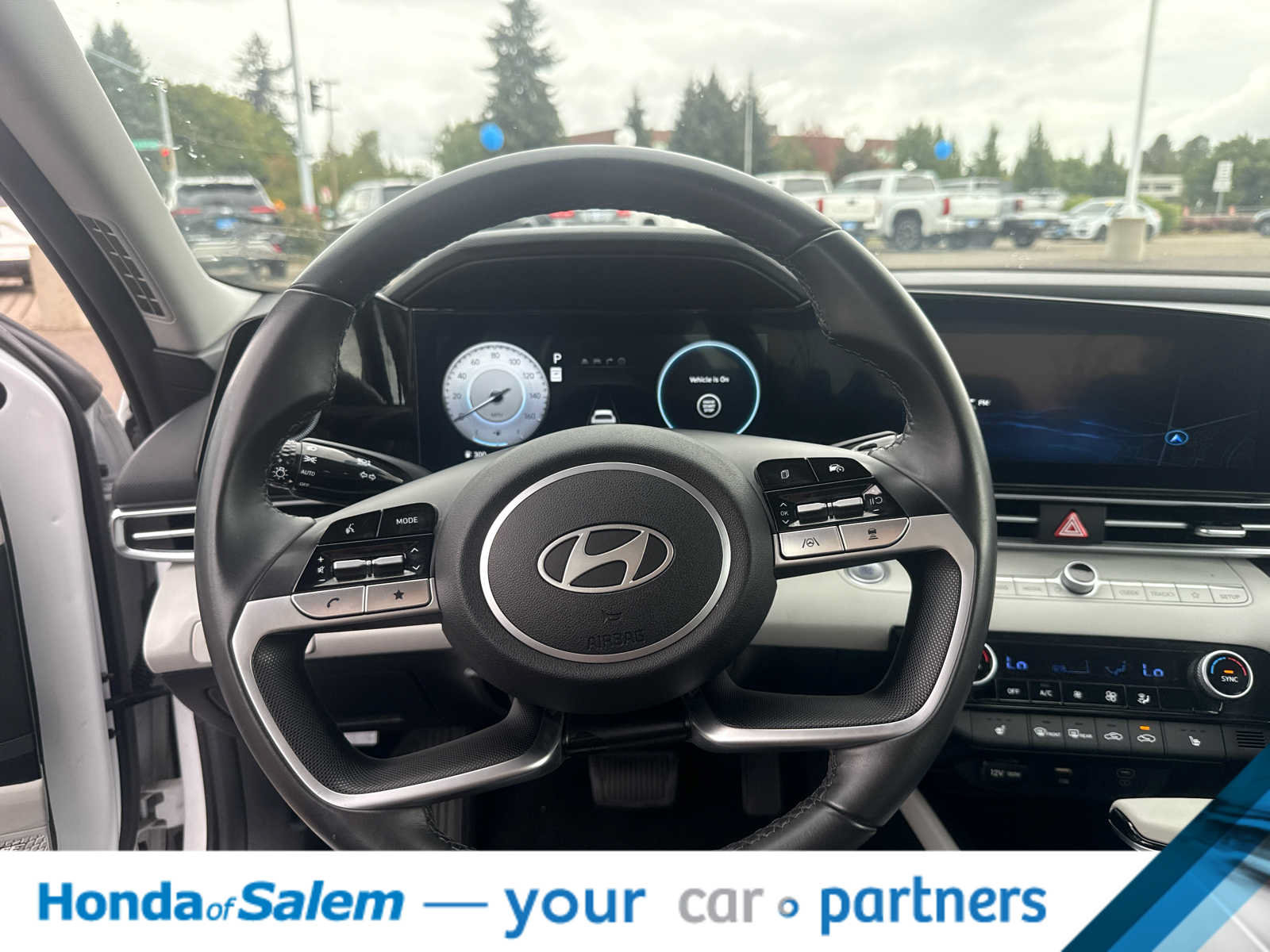 Used 2025 Hyundai Elantra Limited FWD image 15