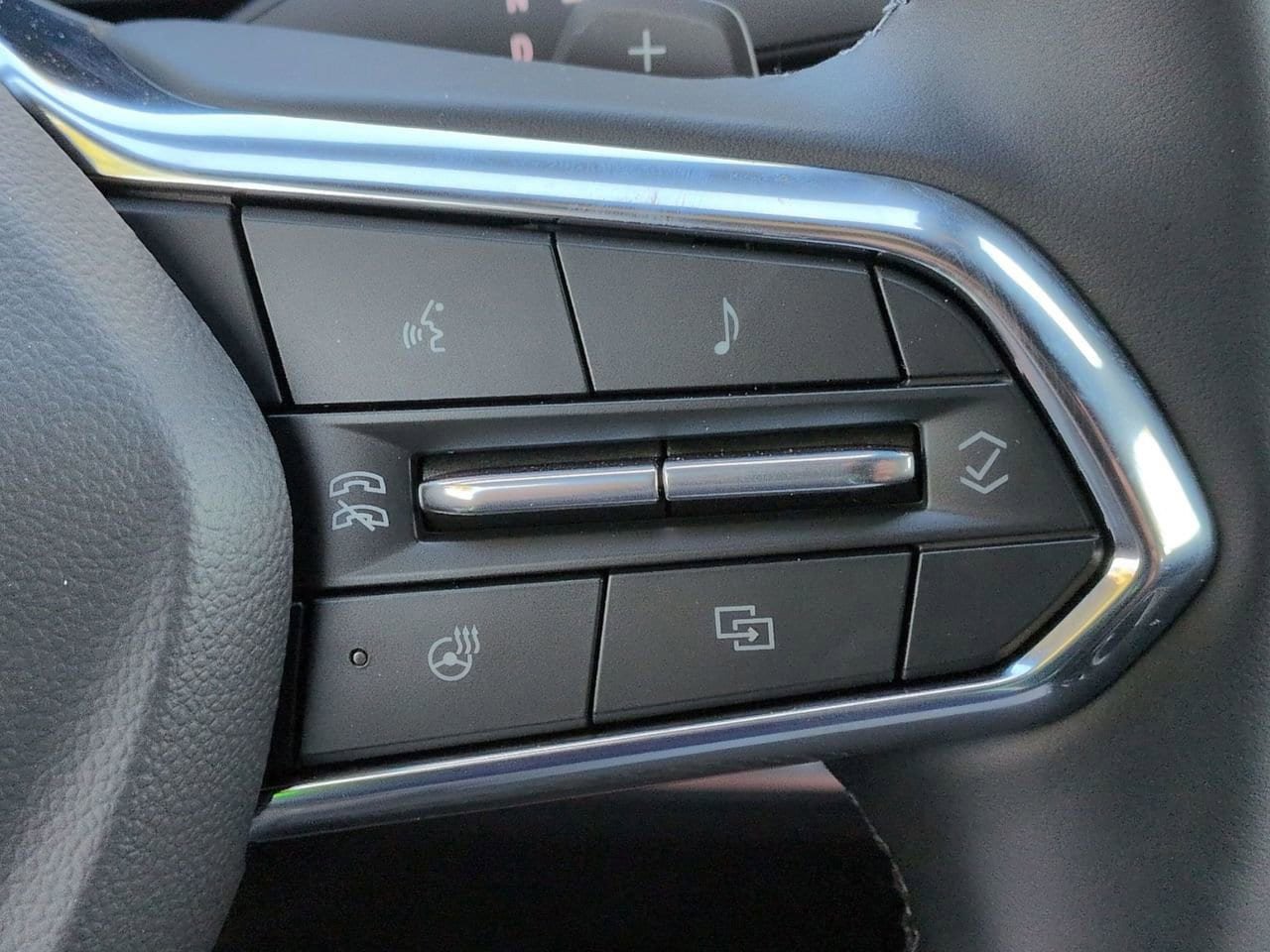 New 2026 Chevrolet Equinox LT w/ Safety and Technology Package FWD image 12