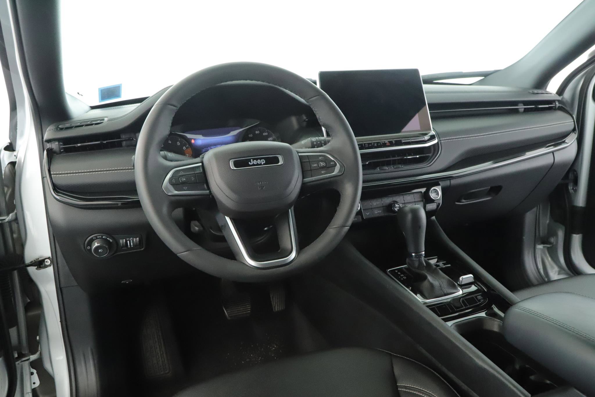 Used 2024 Jeep Compass Latitude w/ Sun and Sound Group image 2