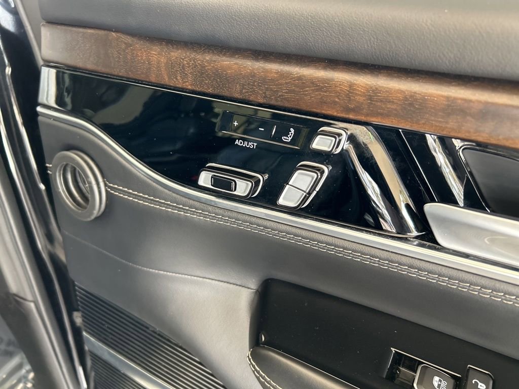 Used 2024 Jeep Grand Wagoneer L 4WD image 27