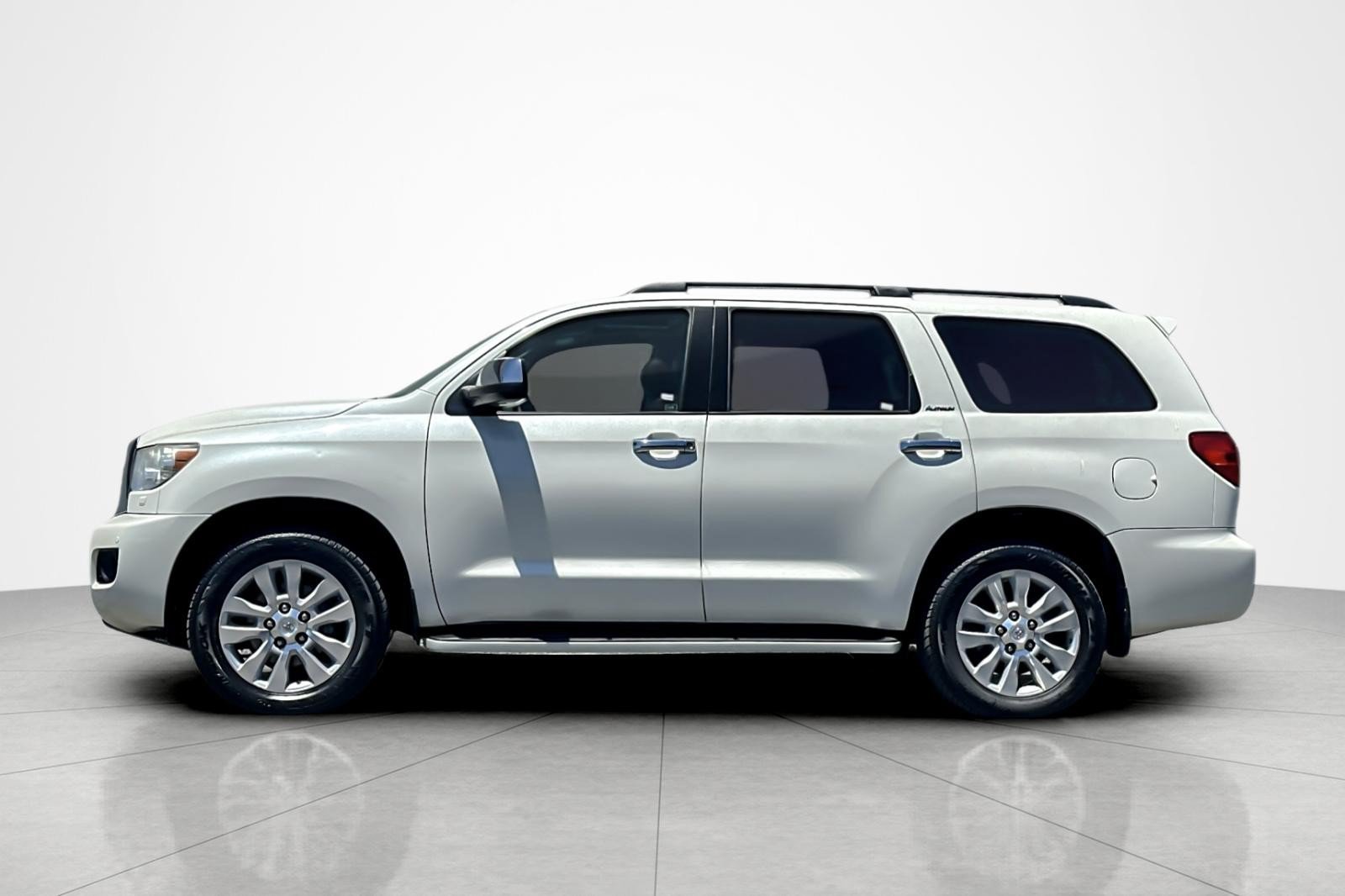 Certified 2016 Toyota Sequoia Platinum AWD/4WD image 2