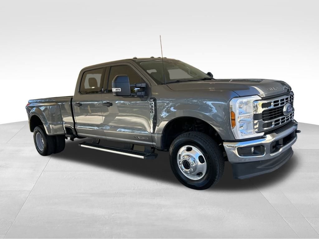 Used 2024 Ford F350 XLT w/ Camper Package image 2