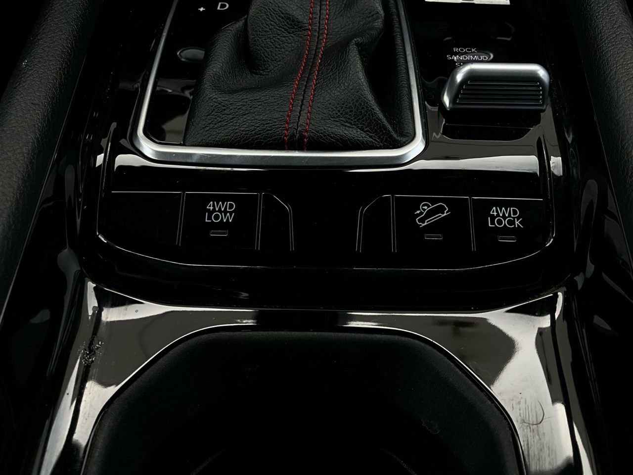 Used 2025 Jeep Compass Trailhawk w/ Trailer Tow Group image 22