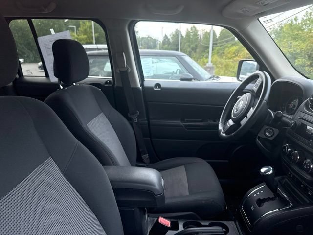 Used 2011 Jeep Patriot Latitude AWD/4WD image 12
