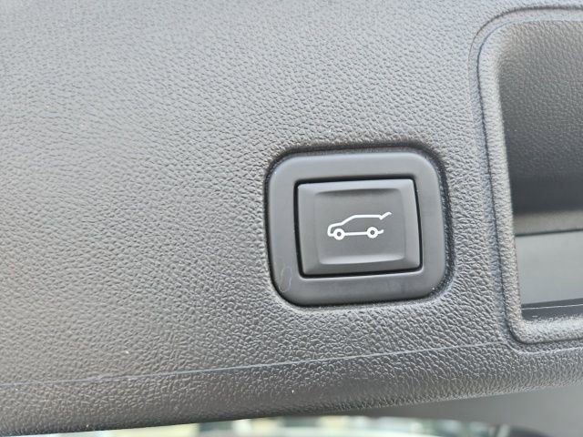 Used 2023 GMC Terrain SLE w/ Driver Convenience Package image 17