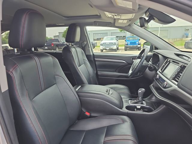 Used 2019 Toyota Highlander SE FWD image 10