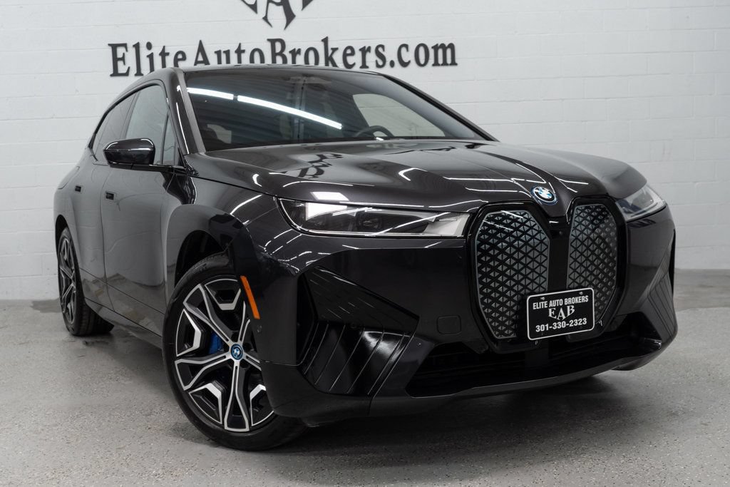 Used 2024 BMW iX xDrive50 w/ Premium Package AWD/4WD image 7